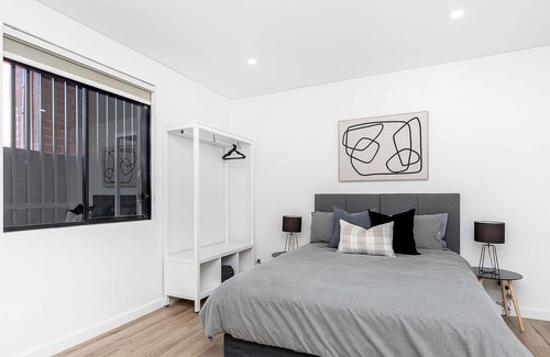 East Victoria Park Apartment | 3 Stylish and Simple Studio in East Vic Park