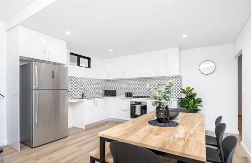 East Victoria Park Apartment | 3 Stylish and Simple Studio in East Vic Park