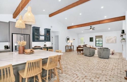 Fredericksburg House | 3 Ten | King Beds | Children Welcome | No Pets