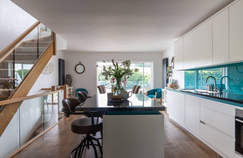 Kingsbridge Apartment | 3 The Boatyard - sleeps 8 guests in 4 bedrooms