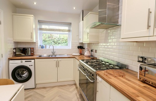 Dolgarrog Cottage | 3 TREM Y DOLYDD, family friendly, with a garden in Llanrwst