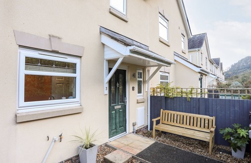 Dolgarrog Cottage | 3 TREM Y DOLYDD, family friendly, with a garden in Llanrwst