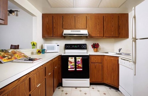 Moorings Hotel | 3 Units | Naples FL Stay | Near 9th St & Local Attractions