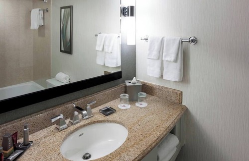 Fairfax Hotel | 3 Units Quiet Retreat Perfect for Visiting Fair Oaks Mall | Free Parking