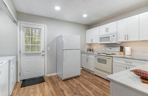 Nashville Condo | 3 Units - Sleeps 24 - Mins. to Downtown/Airport