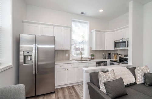 Covington Condo | 3 Updated Covington Suites Perfect for Your Group – Walk to Shopping and Dining