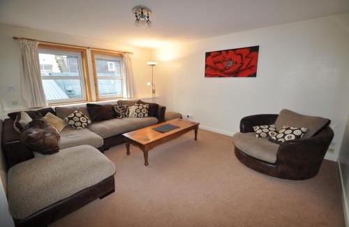 Forres Apartment | 3 Varis Apartments