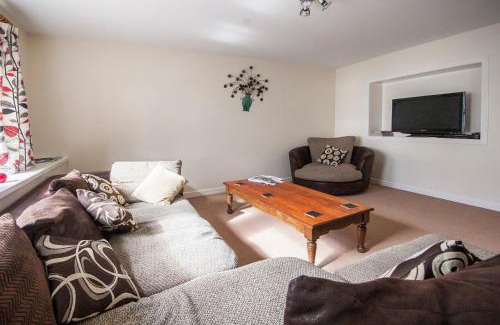 Forres Apartment | 3 Varis Apartments