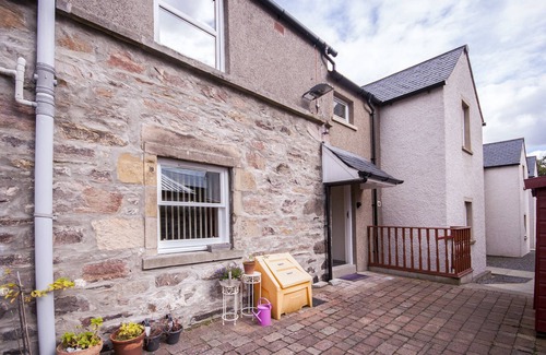Forres Apartment | 3 Varis Apartments