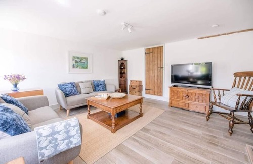 Saxmundham House | 3 Vicarage Cottages, Bruisyard