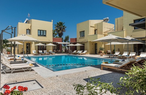 Maleme Villa | 3 Villas ,200m From The Beach, Sleeps 18, Pool,View,Daphnis Villas