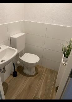 Moenchengladbach Apartment | 3 Zimmer Monteurswohnung in 400 Jahre alter Lateinschule LS24