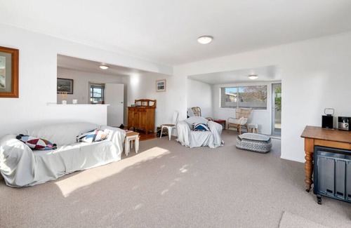 Martinborough Cottage | 30 Cologne - Martinborough Holiday Home
