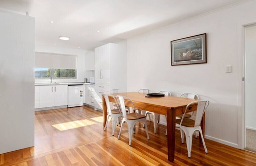 Martinborough Cottage | 30 Cologne - Martinborough Holiday Home