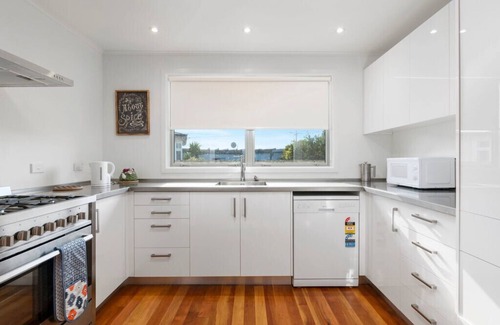 Martinborough Cottage | 30 Cologne - Martinborough Holiday Home