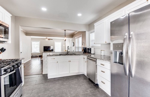 Arlington Heights House | 30 Day, Close to Downtown & Dickies Arena! Pet Friendly - Fenced in Backyard with Hot Tub & Firepit!