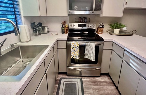 Renton House | 30 day or more Mid-term Rental. Entire house in quiet neighborhood, pet friendly