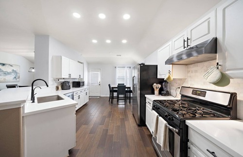 Tomball House | 30+ day stay 3-bedroom house with WiFi Pets Allowed