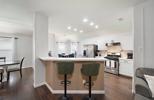 Tomball House | 30+ day stay 3-bedroom house with WiFi Pets Allowed