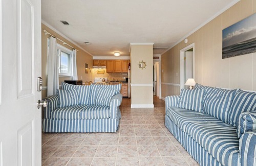 Northeast Virginia Beach Condo | 30+ Day Stay with Pool, Beach & Laundry
