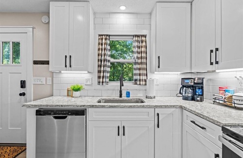 Simpsonville House | 30+ day stays-Completely renovated 2 bed/2 bath in Simpsonville, SC