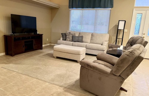Hurricane House | 30+ day stays, Pool, RV Pad, Pets, National Parks!