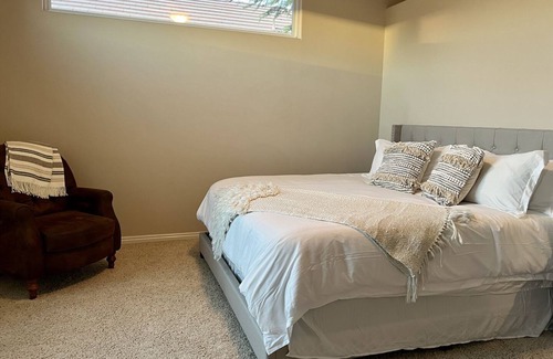 Hurricane House | 30+ day stays, Pool, RV Pad, Pets, National Parks!