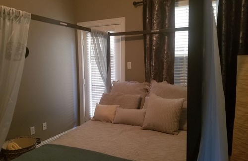 Southbelt/Ellington House | 30+ days for traveling nurses, doctors, or home buyers in transition