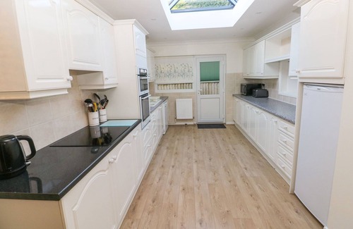 Mumbles Cottage | 30 LONG SHEPHERDS DRIVE, family friendly in The Mumbles