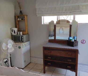 Oudtshoorn Apartment | 30 m² Apartment ∙ 1 bedroom ∙ 2 guests