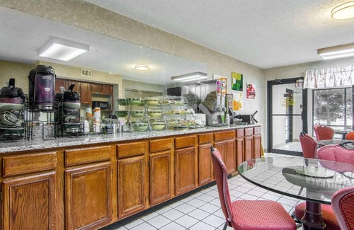 Flowery Branch Hotel | 30 m² Hotel ∙ 127 guests