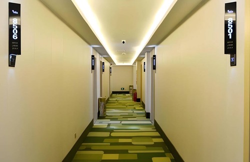 Luotian County Hotel | 30 m² Hotel ∙ 3 bedrooms ∙ 5 guests