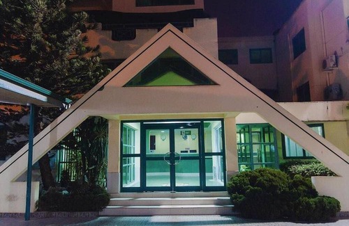 Cantonments Hotel | 30 m² Hotel ∙ 4 guests