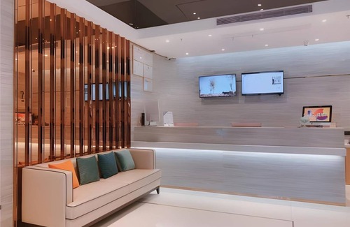 Huaqiang North Hotel | 30 m² Hotel ∙ 2 bedrooms ∙ 3 guests