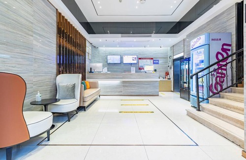 Huaqiang North Hotel | 30 m² Hotel ∙ 2 bedrooms ∙ 3 guests