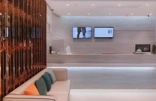 Huaqiang North Hotel | 30 m² Hotel ∙ 2 bedrooms ∙ 3 guests