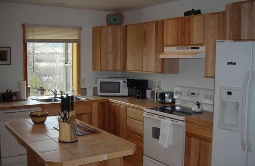 Emigrant Villa | 30 Miles from Yellowstone Park! View is Breathtaking!
