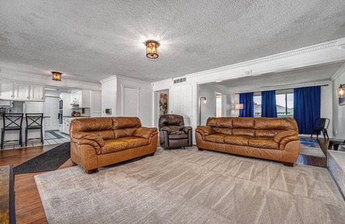 Midwest City House | 30 min to OU! Spacious 5 bedroom home with Private Pool and Hot Tub