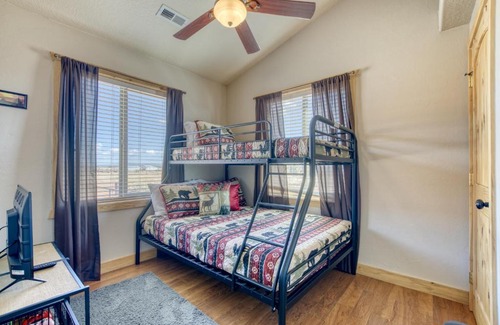 Kanab House | -30 mins to Zion-Two Cabins w/Game Room-Bryce/Lake Powell/Grand Canyon