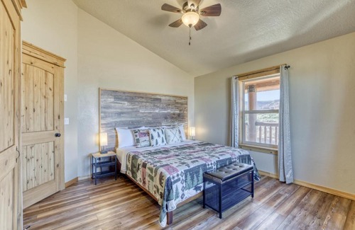 Kanab House | -30 mins to Zion-Two Cabins w/Game Room-Bryce/Lake Powell/Grand Canyon
