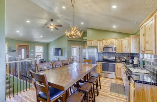Kanab Cabin | ★30 mins to Zion★Two Cabins w/Game Room★Bryce/Lake Powell/Grand Canyon