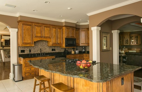 Lake Oconee House | 30% off, until 2026, Elevator, Lake Front, Pool, Pontoon, Theater, Fire Pit, WOW