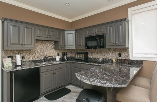 Lake Oconee House | 30% off, until 2026, Elevator, Lake Front, Pool, Pontoon, Theater, Fire Pit, WOW