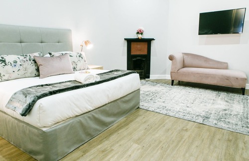 Waverley House | 30 on Whites Guesthouse