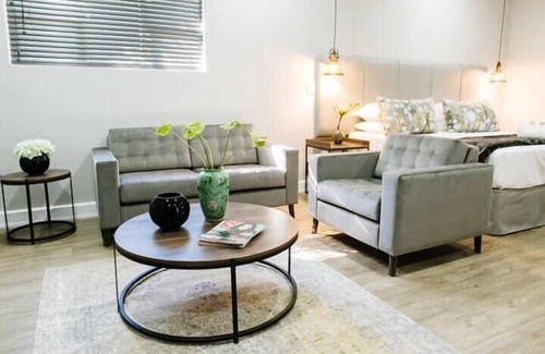 Waverley House | 30 on Whites Guesthouse