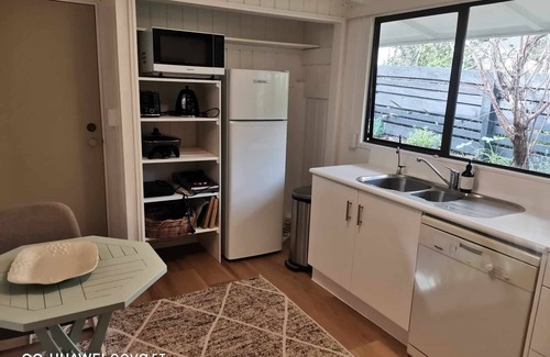 Snells Beach Apartment | 30 steps to beach