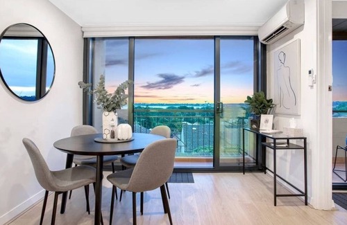 South Perth Apartment | 30 Stunning views all year round- comforts. South Perth