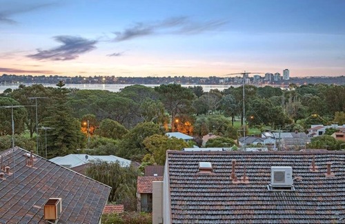 South Perth Apartment | 30 Stunning views all year round- comforts. South Perth