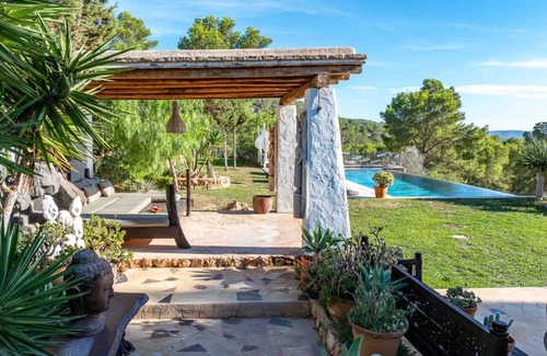 Sant Antoni de Portmany Villa | 300 m² Villa ∙ 5 bedrooms ∙ 10 guests