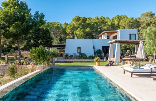 Sant Antoni de Portmany Villa | 300 m² Villa ∙ 5 bedrooms ∙ 10 guests